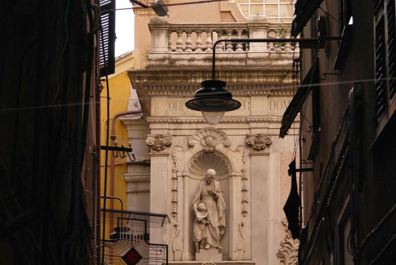 Dietro Il Teatro Modena Genova Kültér fotó